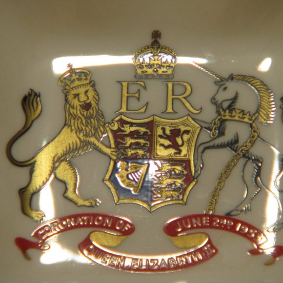 Foley Sweet Dish to Commemorate the Coronation of Queen Elizabeth II & Bonus Cup - Picture 3 of 8